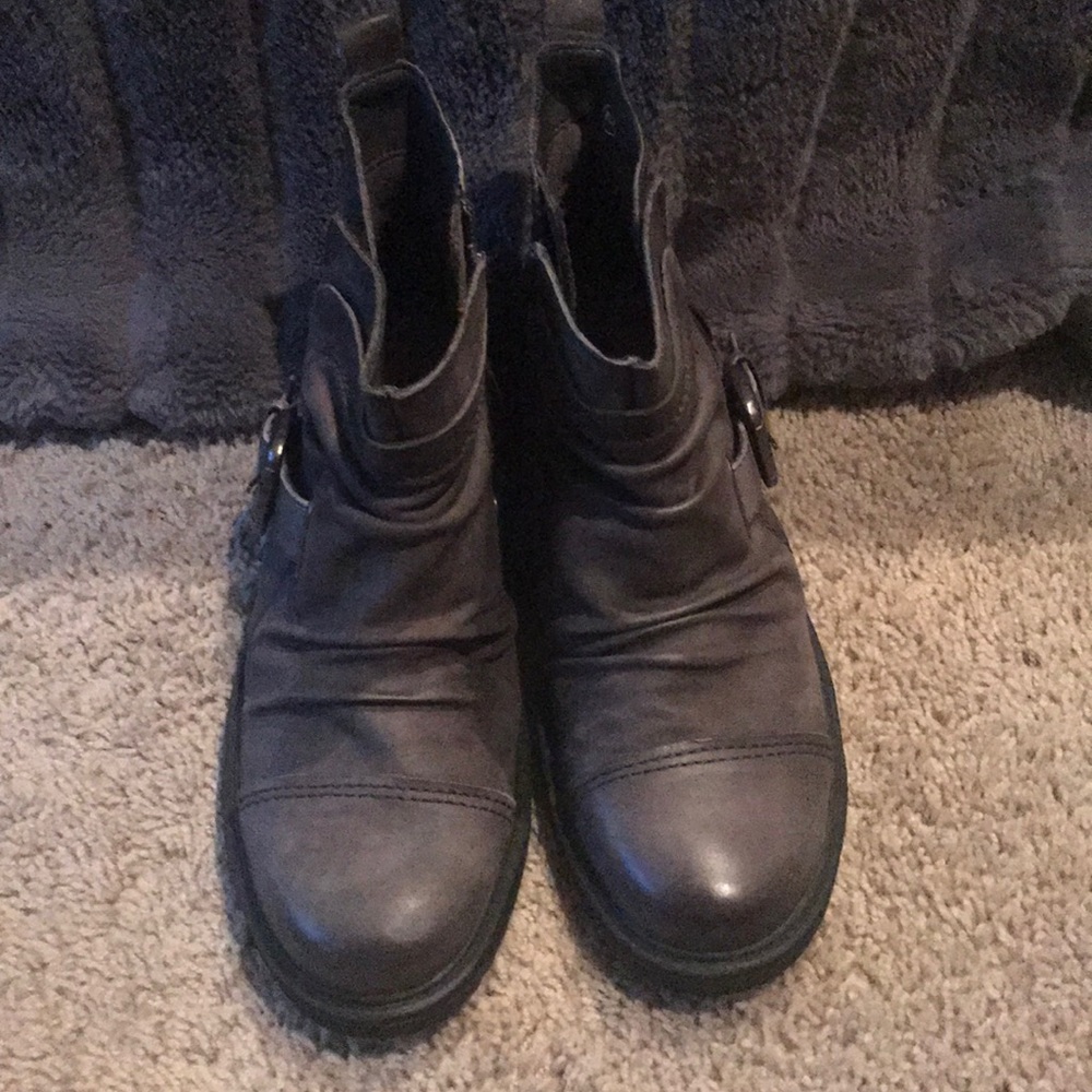 Dark Grey Earth Jericho Boot